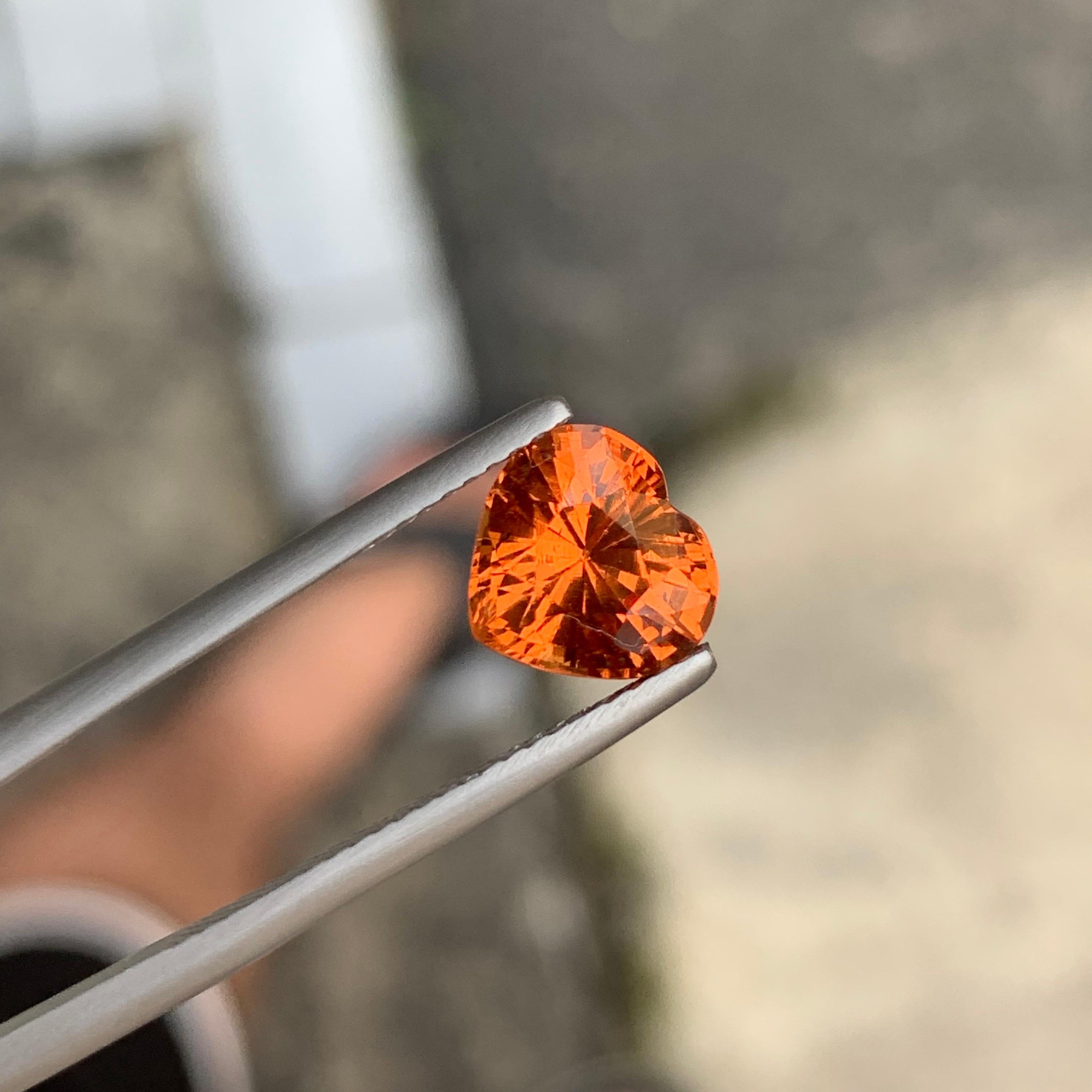 Granato naturale sfuso con cambio di colore certificato AIG da 2,68 carati proveniente dalla Tanzania in vendita 1