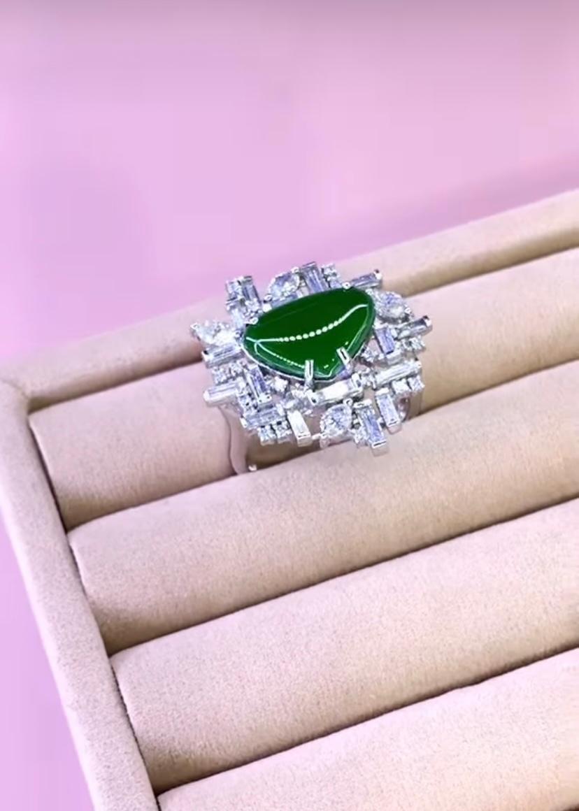 Mixed Cut AIG Certified 2.70 Carat Natural Jade 2.20 Ct Diamonds 18K Gold Ring For Sale
