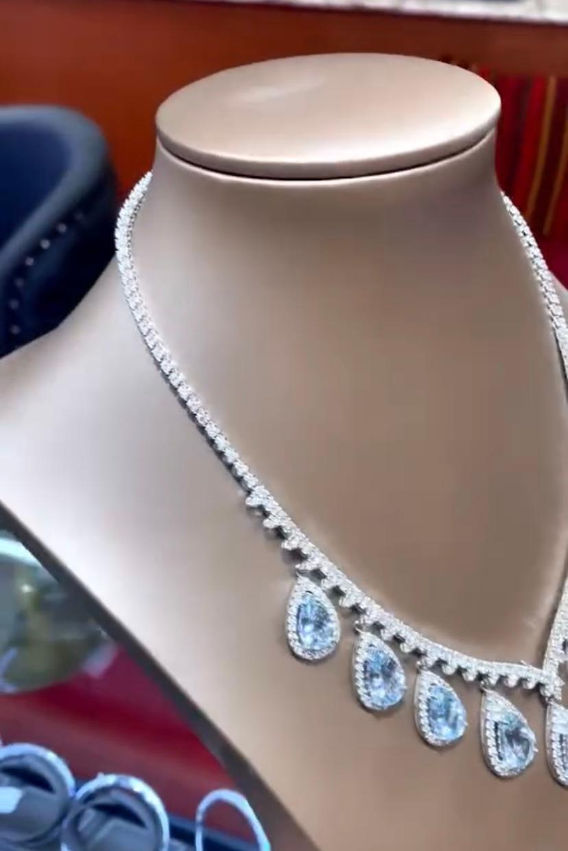AIG Certified 27.00 Carat Aquamarine 15.00 Carat Diamonds 18K Gold Necklace In New Condition For Sale In Massafra, IT