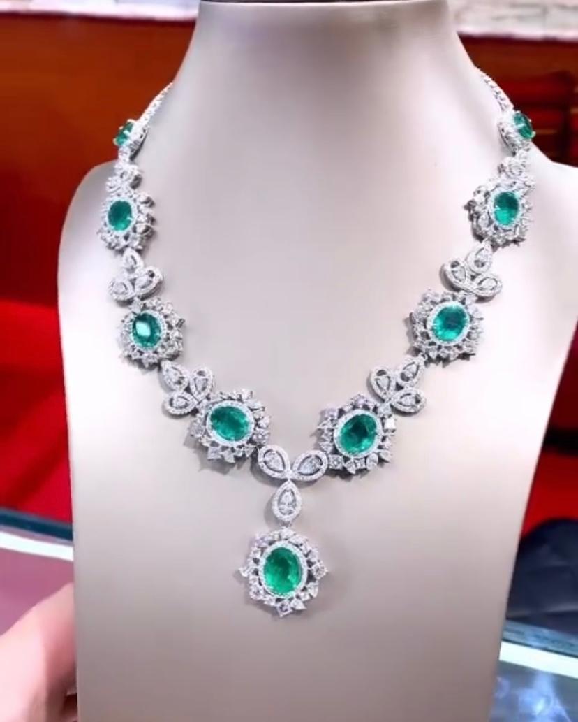 AIG Certified 27.00 Carat Zambian Emeralds  21.00 Ct Diamonds 18k Gold Necklace  For Sale 1