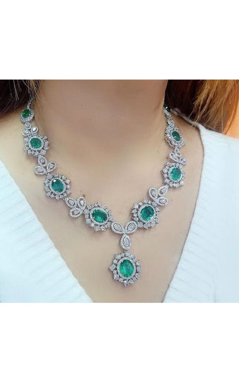 AIG Certified 27.00 Carat Zambian Emeralds  21.00 Ct Diamonds 18k Gold Necklace  For Sale 2