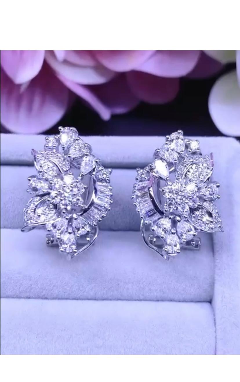A very stunning pair of earrings in  contemporary design, so glamour and sophisticated style.
Earrings come in 18k gold with 84 pieces of diamonds, special cut, of 2,79 carats F/VS, excellent quality and cut, so sparkly.
Complete with AIG