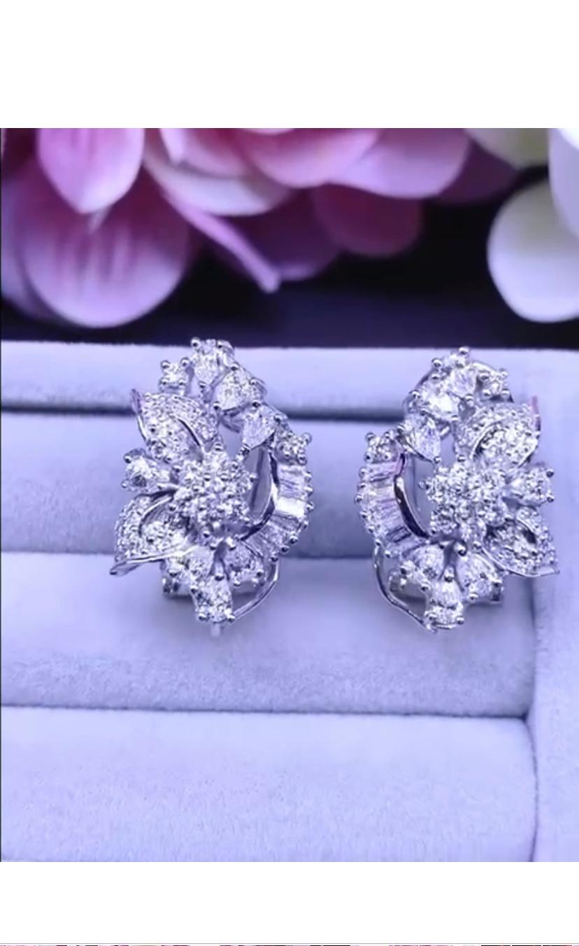 Women's AIG Certified 2.79 Carats Diamonds 18K Gold Earrings  For Sale