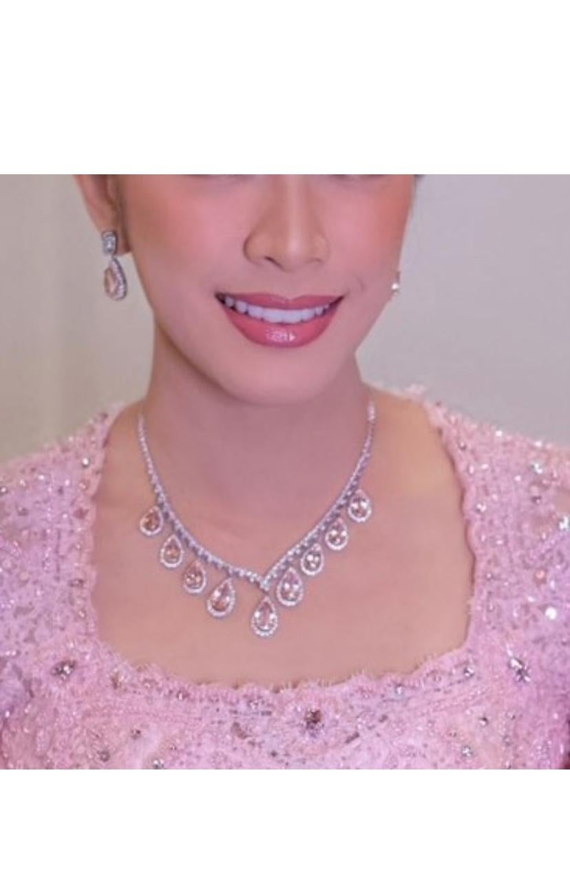 AIG Certified 27.90 Carat Pink Morganite 15.00 Ct Diamonds 18K Gold Necklace For Sale 4