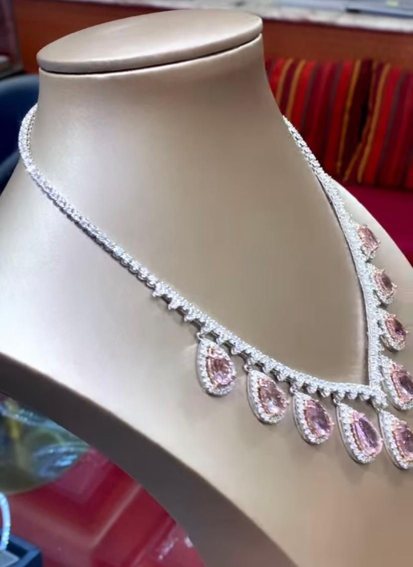 AIG Certified 27.90 Carat Pink Morganite 15.00 Ct Diamonds 18K Gold Necklace In New Condition For Sale In Massafra, IT