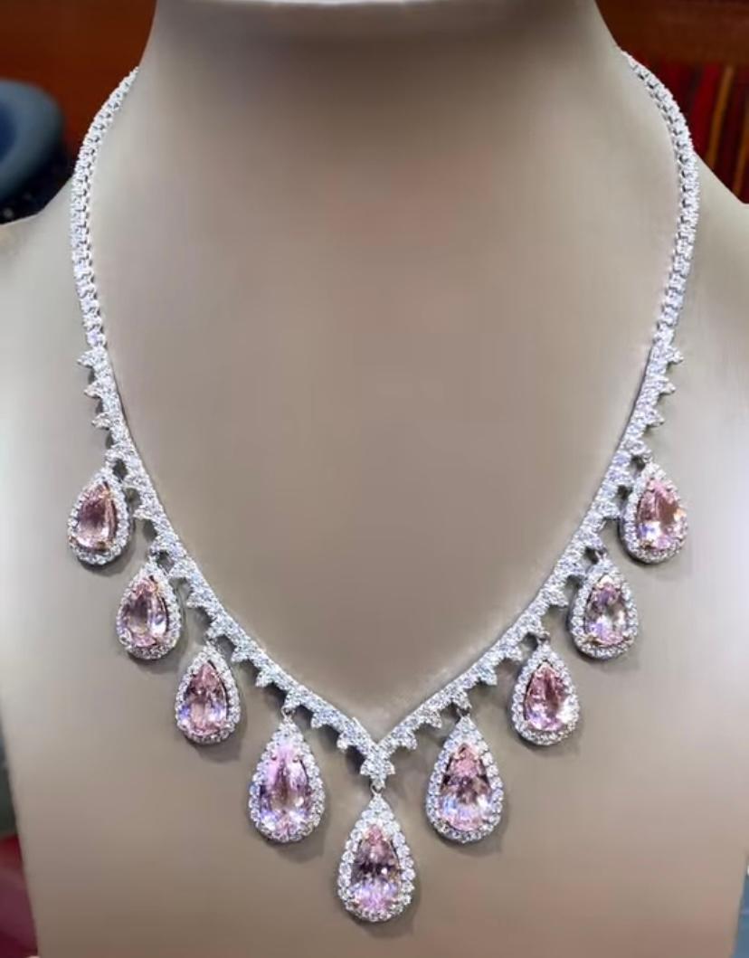 AIG Certified 27.90 Carat Pink Morganite 15.00 Ct Diamonds 18K Gold Necklace For Sale 1