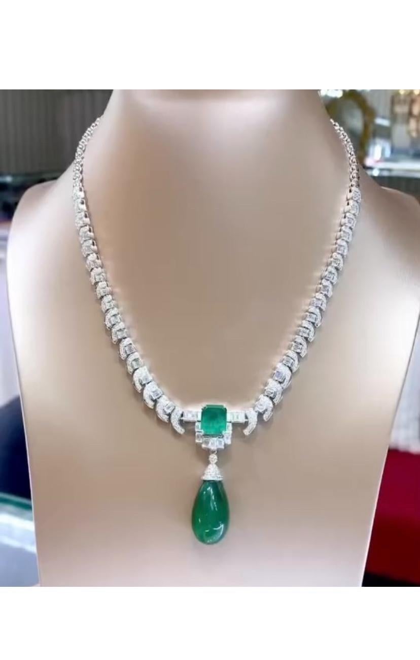 Mixed Cut AIG Certified 28.00 Ct Zambian Emeralds 7.80 Ct Diamonds 18K Gold Necklace For Sale