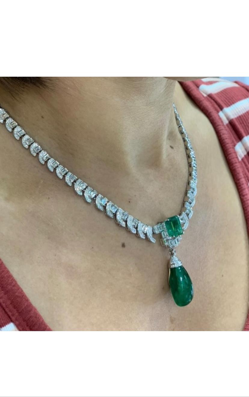 AIG Certified 28.00 Ct Zambian Emeralds 7.80 Ct Diamonds 18K Gold Necklace For Sale 1