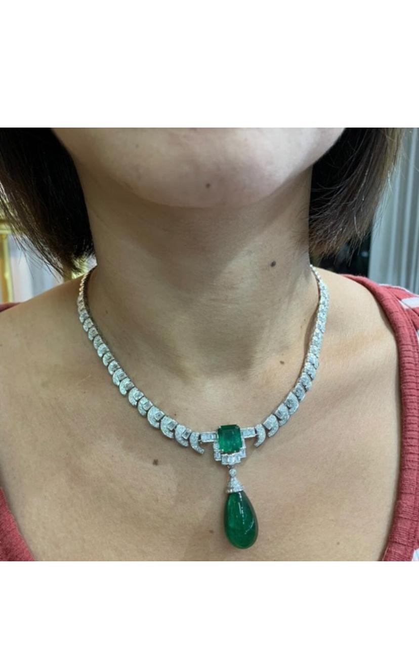 AIG Certified 28.00 Ct Zambian Emeralds 7.80 Ct Diamonds 18K Gold Necklace For Sale 2