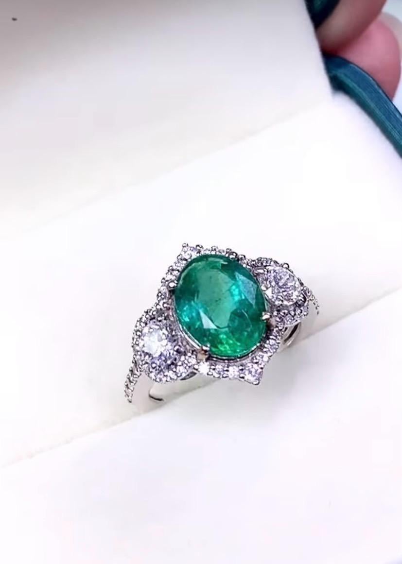 Women's AIG Certified 2.82 Ct Zambian Emerald 1.00 Ct Diamonds 18k Gold Ring For Sale