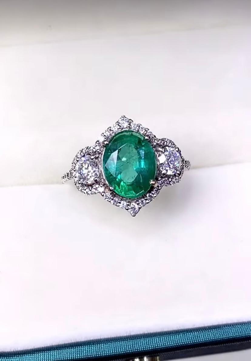 AIG Certified 2.82 Ct Zambian Emerald 1.00 Ct Diamonds 18k Gold Ring For Sale 2