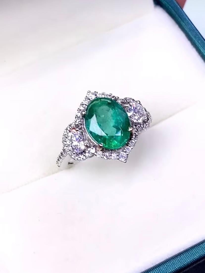AIG Certified 2.82 Ct Zambian Emerald 1.00 Ct Diamonds 18k Gold Ring For Sale 4