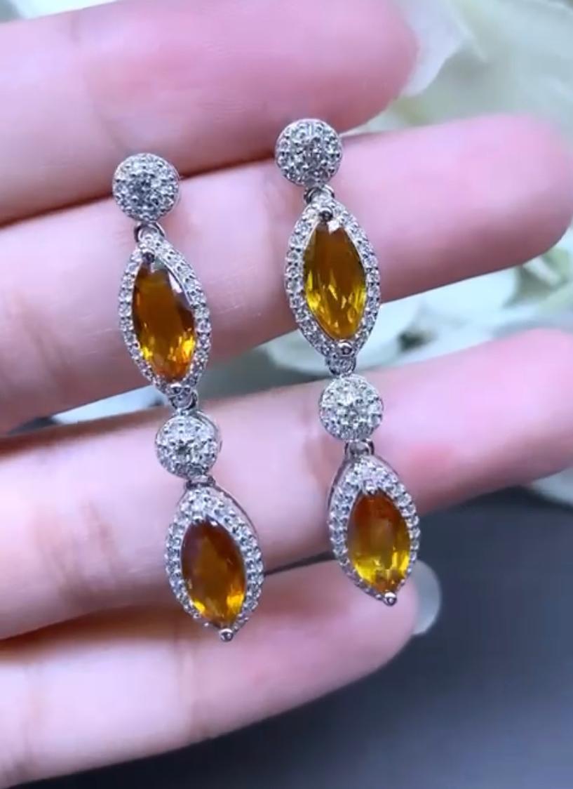 AIG Certified 28.47 Ct Orange Sapphires 4.43 Ct Diamonds 18K Gold Parure For Sale 3