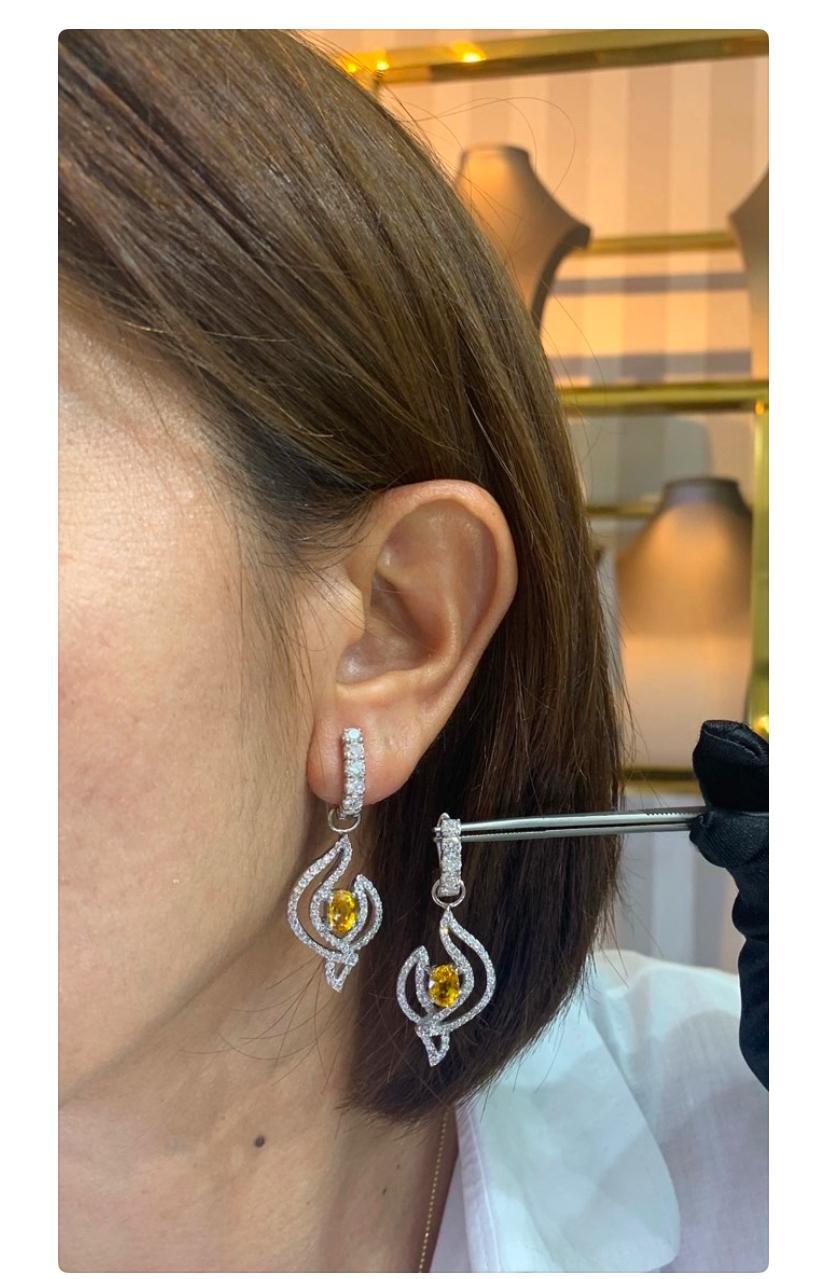Orecchini in oro 18k con zaffiri gialli certificati AIG da 2,85 carati e diamanti da 2,45 carati In condizioni Nuovo in vendita a Massafra, IT