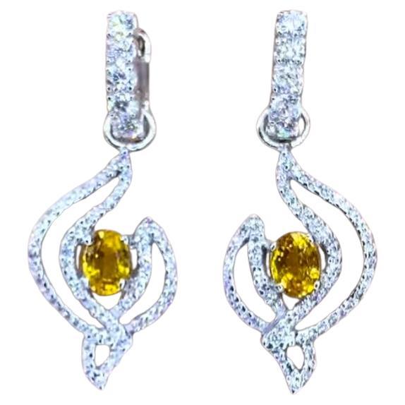 Orecchini in oro 18k con zaffiri gialli certificati AIG da 2,85 carati e diamanti da 2,45 carati in vendita