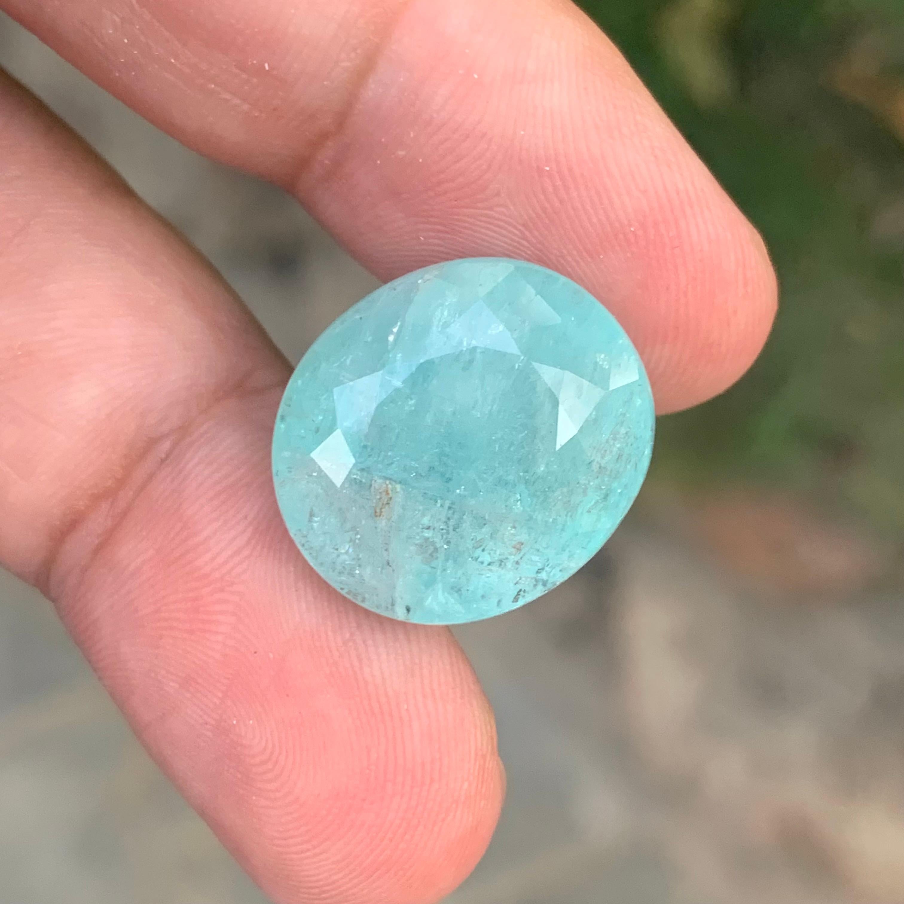 Taglio ovale Gemma naturale sciolta di forma ovale di tormalina Paraiba certificata AIG da 28,58 carati in vendita