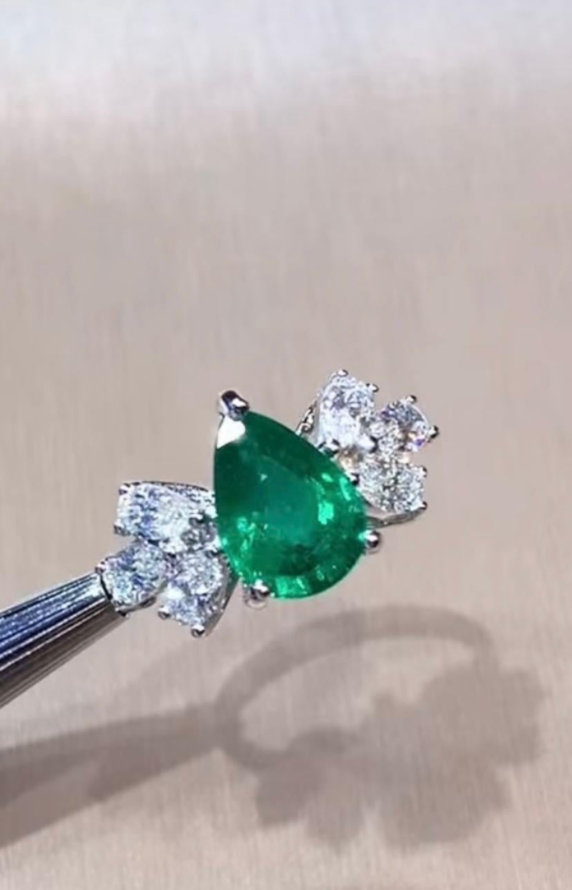 AIG zertifiziert 2,89 Karat sambischen Smaragd Diamanten 18K Gold Ring (Tropfenschliff) im Angebot