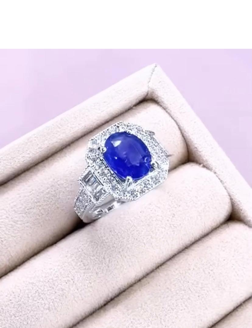 Bague en or 18 carats avec saphir de Ceylan certifié AIG de 2,90 carats et diamants de 1,30 carat Pour femmes en vente