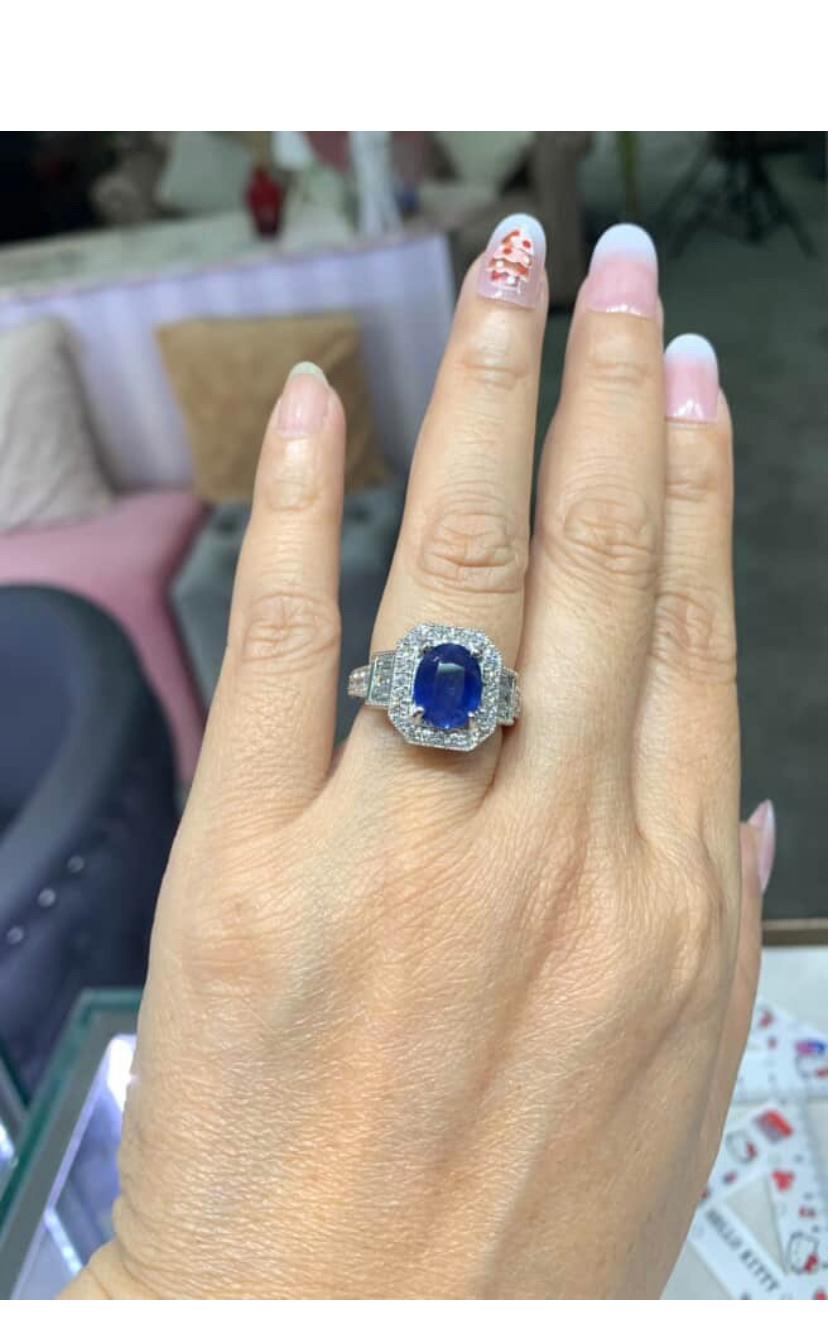 Bague en or 18 carats avec saphir de Ceylan certifié AIG de 2,90 carats et diamants de 1,30 carat en vente 2