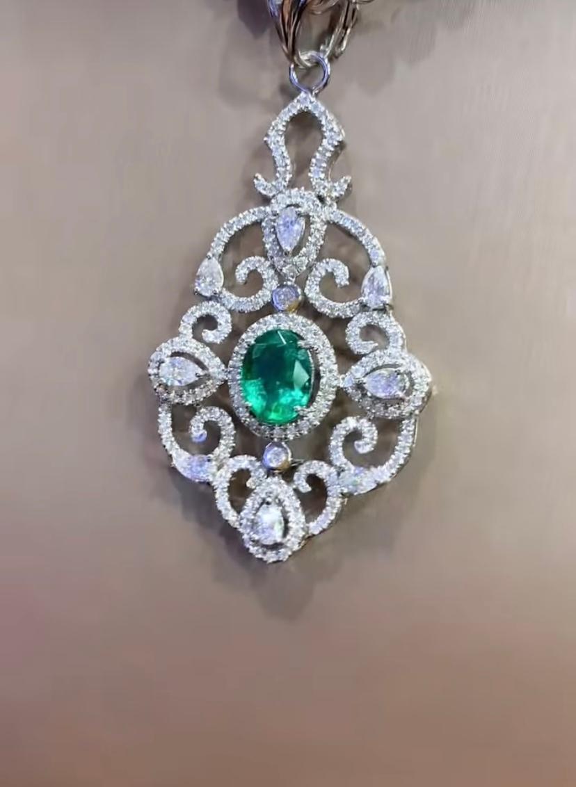 AIG Certified 2.90 Ct Zambian Emerald 2.90 Ct Diamonds 18K Gold Pendant For Sale 2