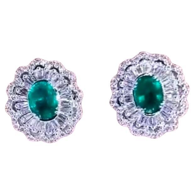 Pendientes de oro de 18 quilates con 2,90 quilates de esmeraldas de Zambia y 1,90 quilates de diamantes, certificados por AIG