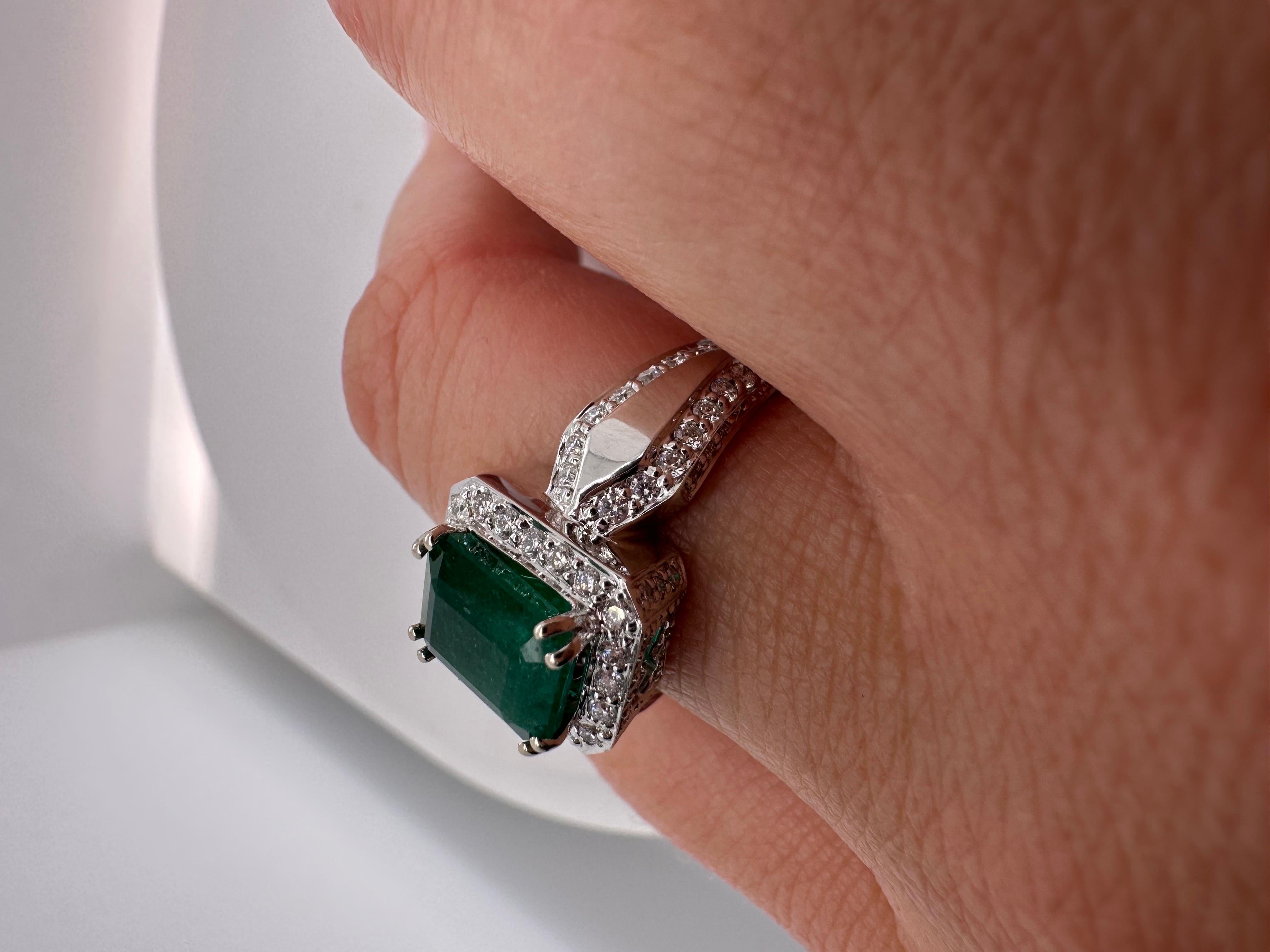 AIG certified 2.94ct Emerald Zambian diamond ring 14KT gold rare find! In New Condition For Sale In Boca Raton, FL