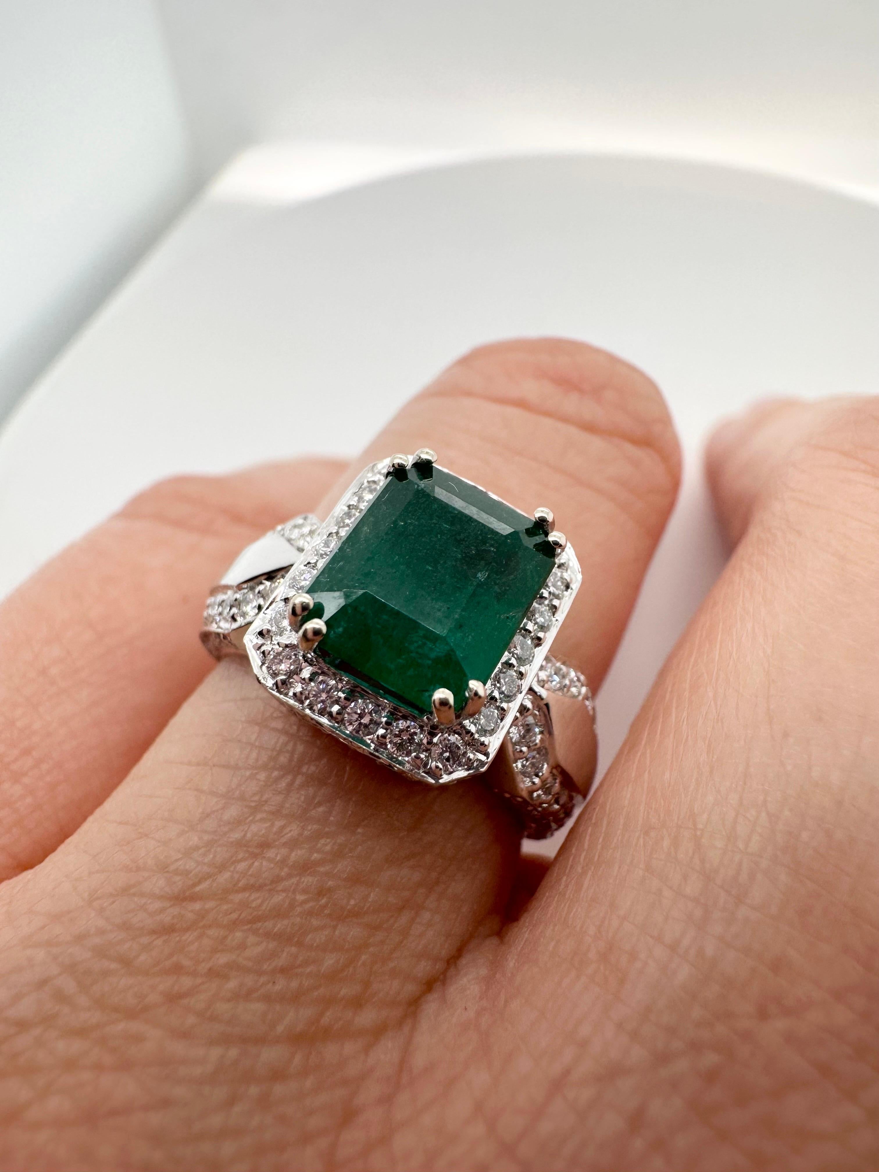 Women's or Men's AIG certified 2.94ct Emerald Zambian diamond ring 14KT gold rare find! For Sale