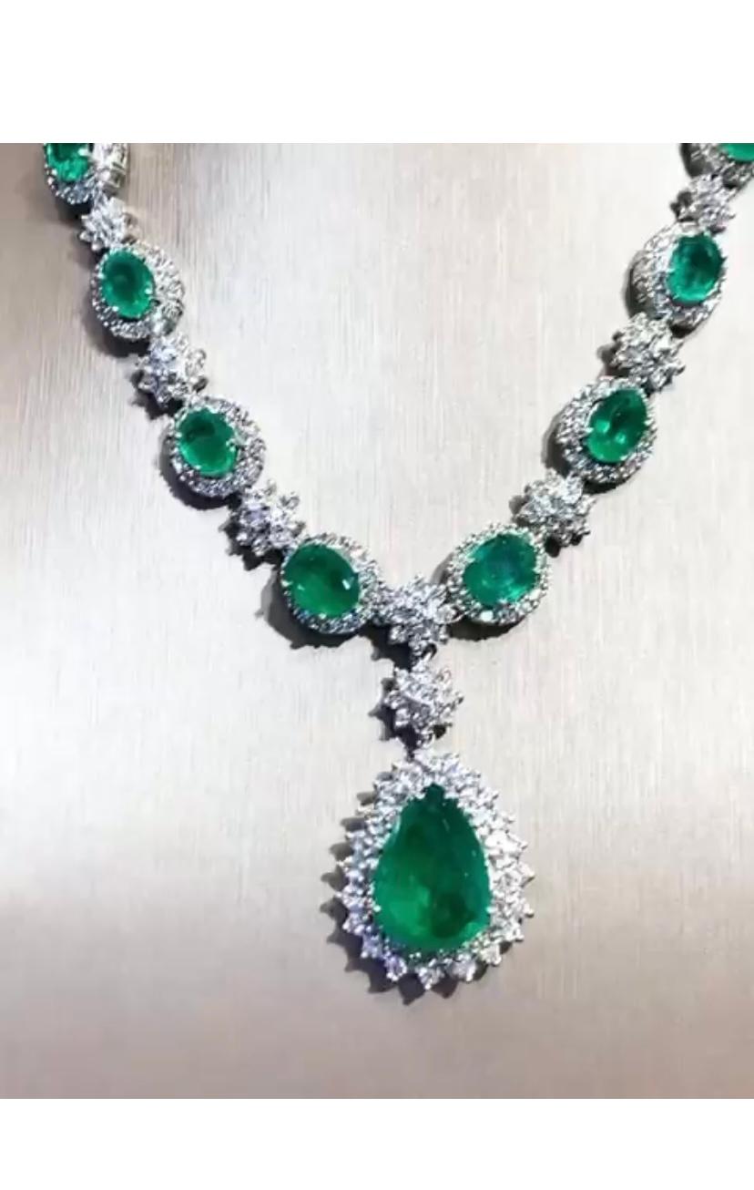 Mixed Cut AIG Certified 29.50 Ct Zambian Emeralds 10 Ct Diamonds  18K Gold Necklace  For Sale