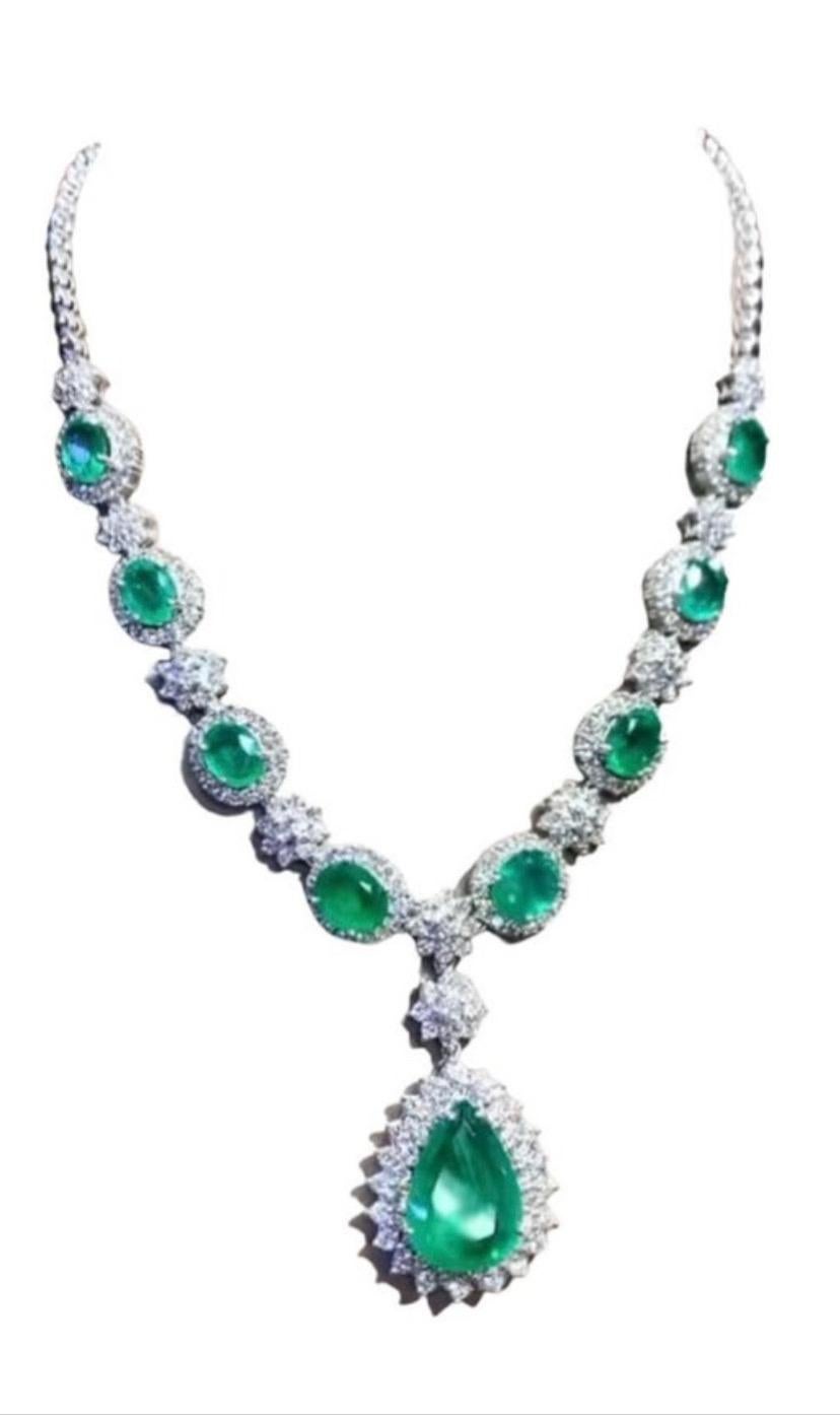Women's AIG Certified 29.50 Ct Zambian Emeralds 10 Ct Diamonds  18K Gold Necklace  For Sale