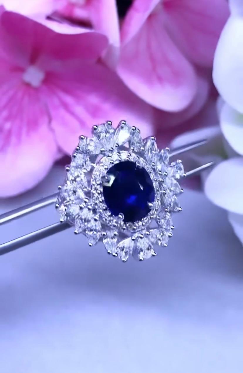 AIG certified 3.00 Carats Royal Blue Ceylon Sapphire 2.30 Ct Diamonds Ring In New Condition For Sale In Massafra, IT