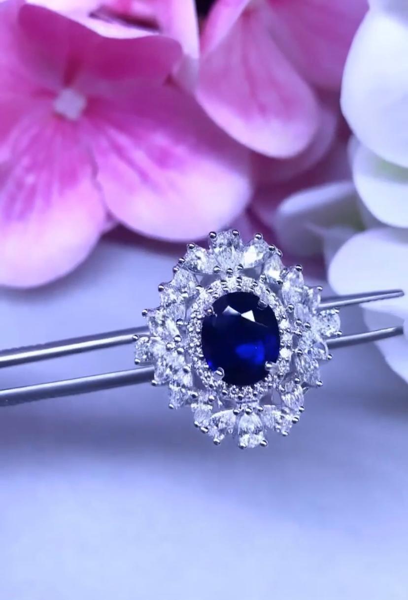 AIG certified 3.00 Carats Royal Blue Ceylon Sapphire 2.30 Ct Diamonds Ring For Sale 2