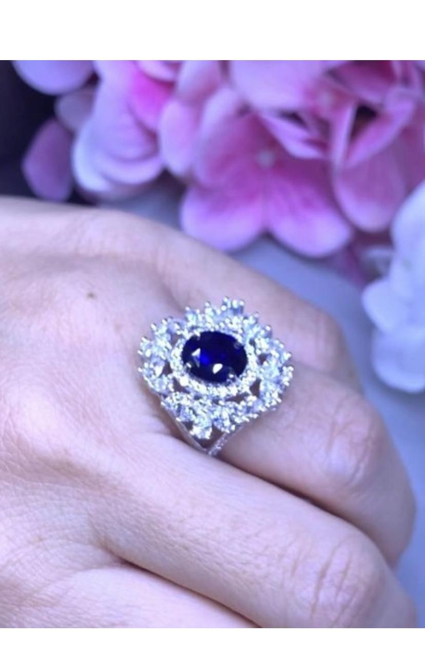 AIG certified 3.00 Carats Royal Blue Ceylon Sapphire 2.30 Ct Diamonds Ring For Sale 3