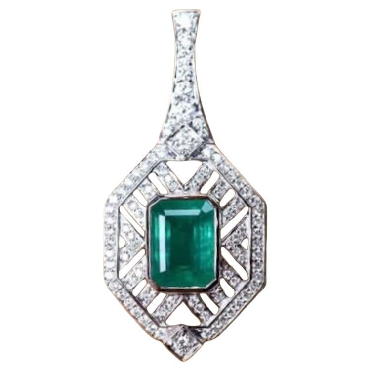 AIG Certified 3.00 Carats Zambian Emerald Diamonds 18K Gold Pendant
