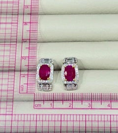 AIG Certificado 3.00 Ct Rubíes de Birmania Diamantes Pendientes de Oro de 18K