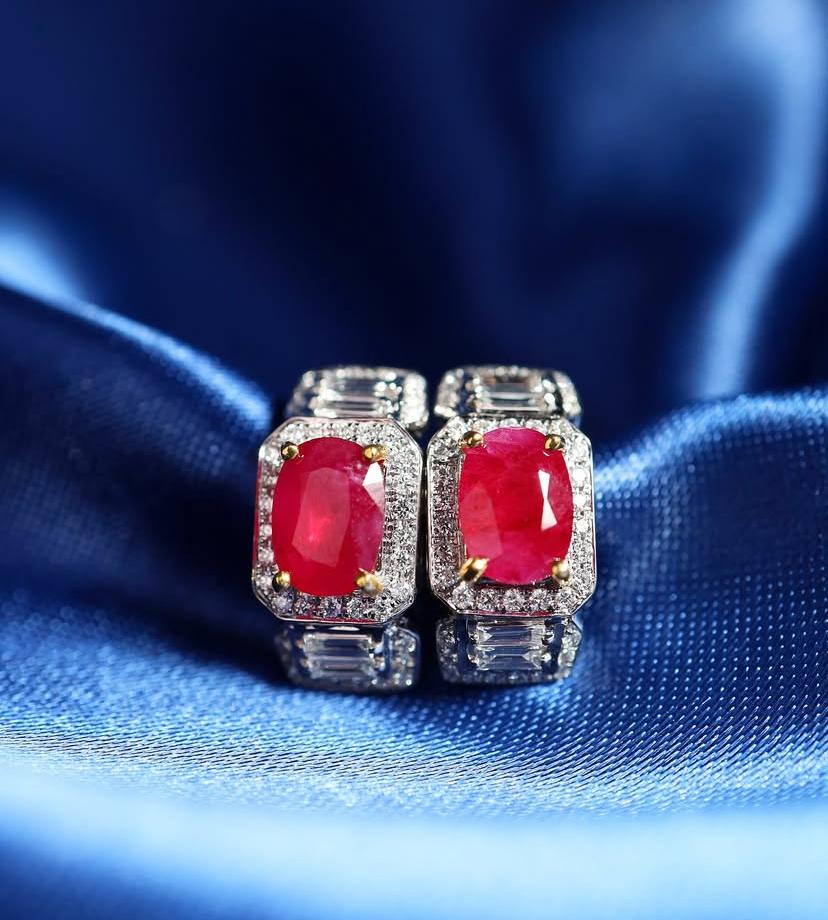 Orecchini in oro 18K con rubini di Birmania da 3,00 carati certificati AIG in vendita 2