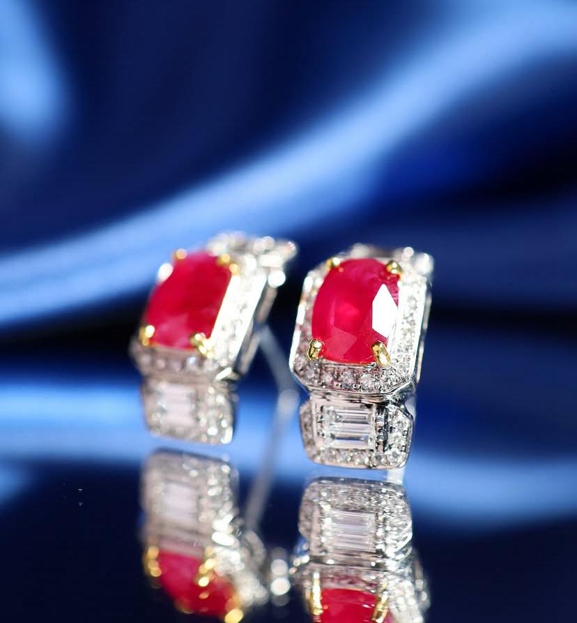 Orecchini in oro 18K con rubini di Birmania da 3,00 carati certificati AIG in vendita 4