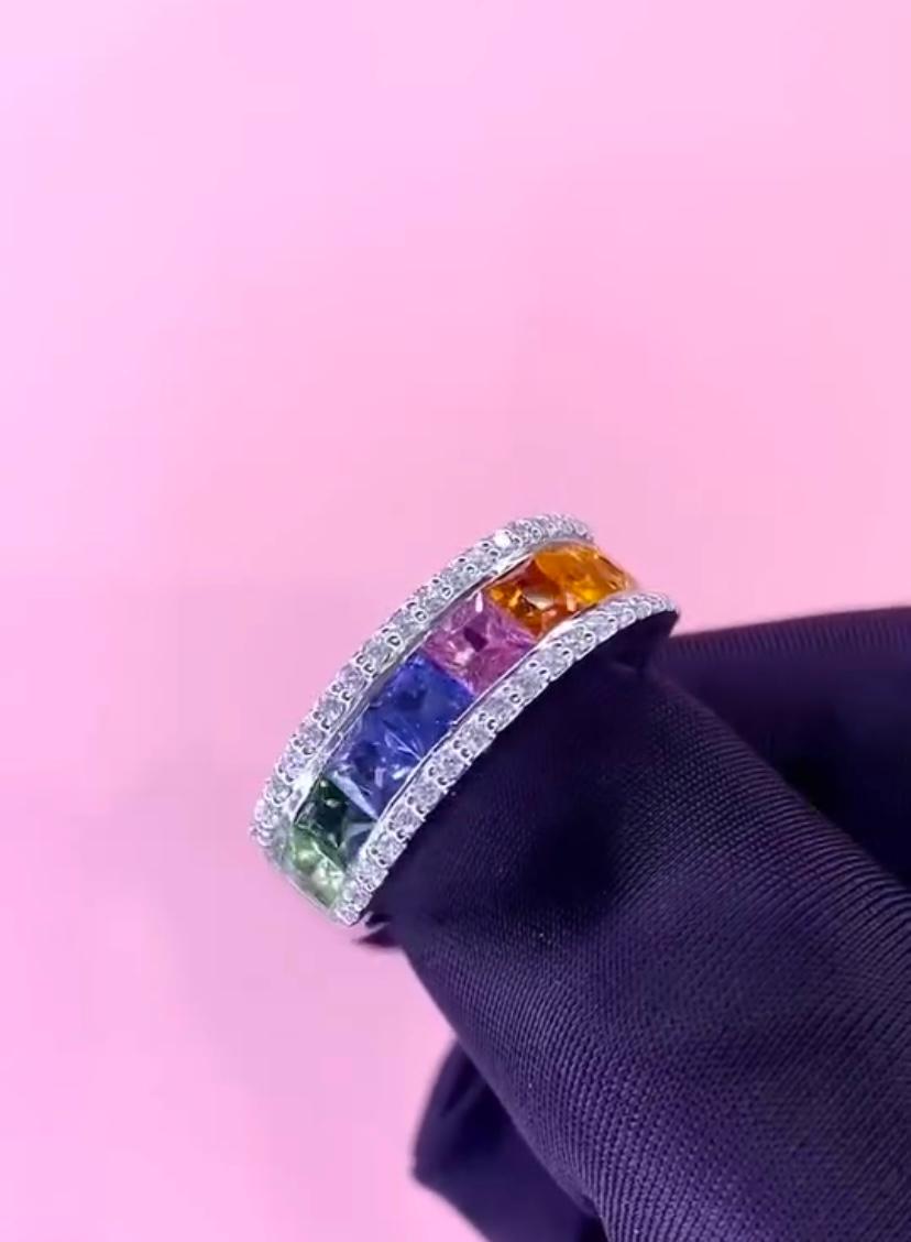 18 Karat Goldring mit AIG-zertifiziertem 3,00 Karat Ceylon-Saphiren und Diamanten im Zustand „Neu“ im Angebot in Massafra, IT