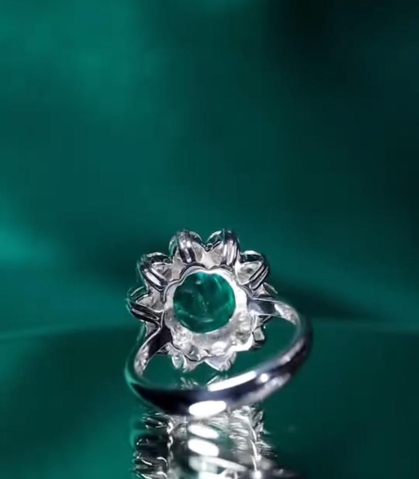 Anello in oro 18K con smeraldo dello Zambia certificato AIG da 3,00 carati e 2,00 carati di diamanti In condizioni Nuovo in vendita a New Delhi, Delhi