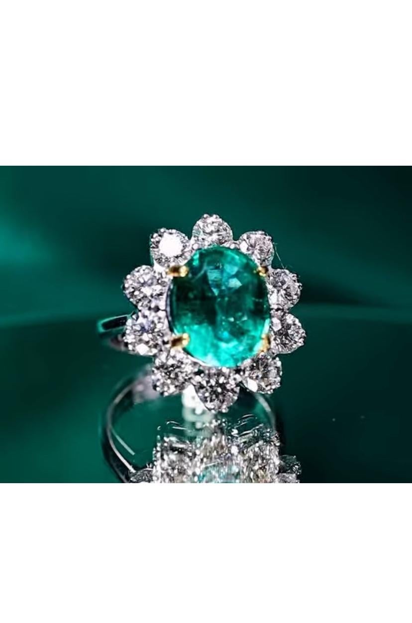Anello in oro 18K con smeraldo dello Zambia certificato AIG da 3,00 carati e 2,00 carati di diamanti in vendita 1