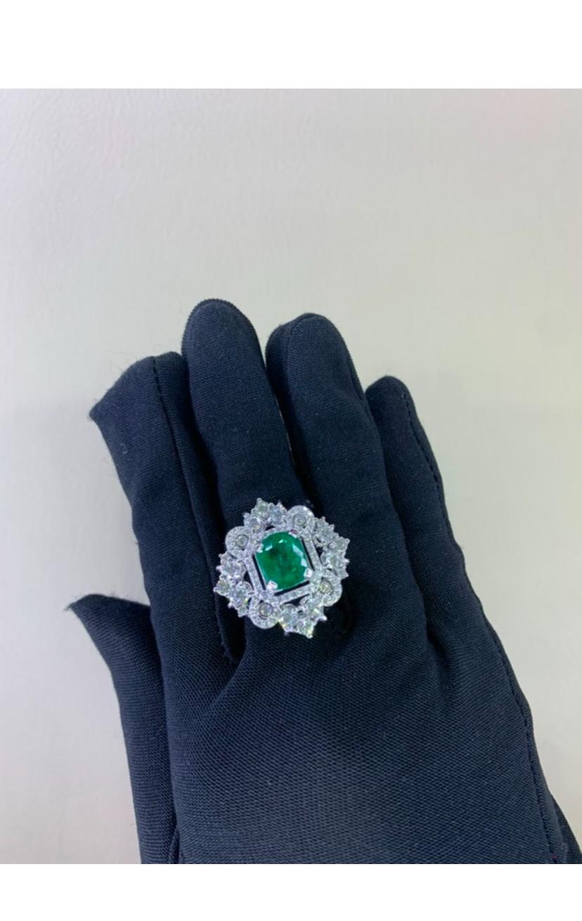 Women's or Men's AIG Certified 3.00 Ct Zambian Emerald 2.40 Ct Diamonds 18K Gold Ring For Sale