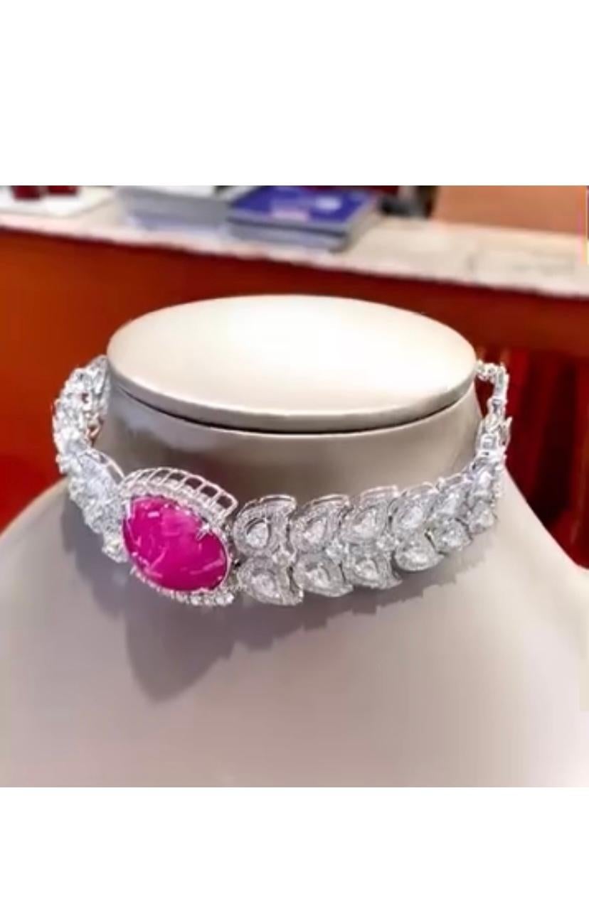 Donna Rubino di Birmania certificato AIG da 30,00 carati e 11,00 carati di diamanti, girocollo/bracciale in oro 18 carati in vendita