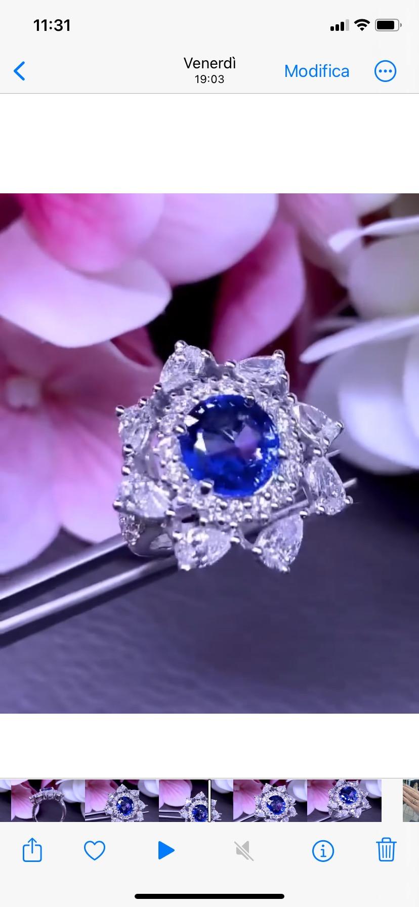 AIG Certified 3.05 Carats Ceylon Sapphire.  2.82 Ct Diamonds 18k Gold Ring In New Condition For Sale In Massafra, IT