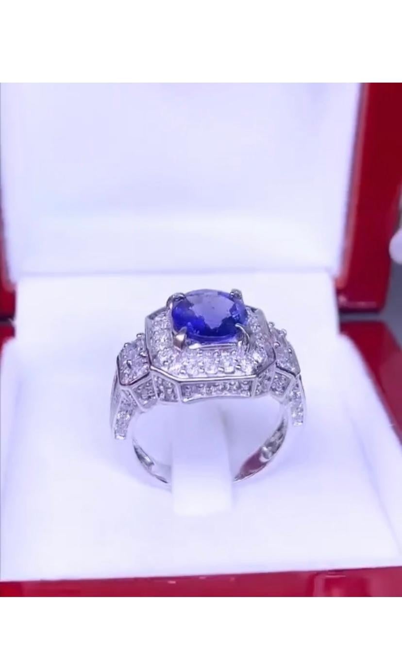 AIG Certified 3.20 Carats Natural Ceylon Sapphire 1.30 Ct Diamonds 18K Gold Ring In New Condition For Sale In Massafra, IT