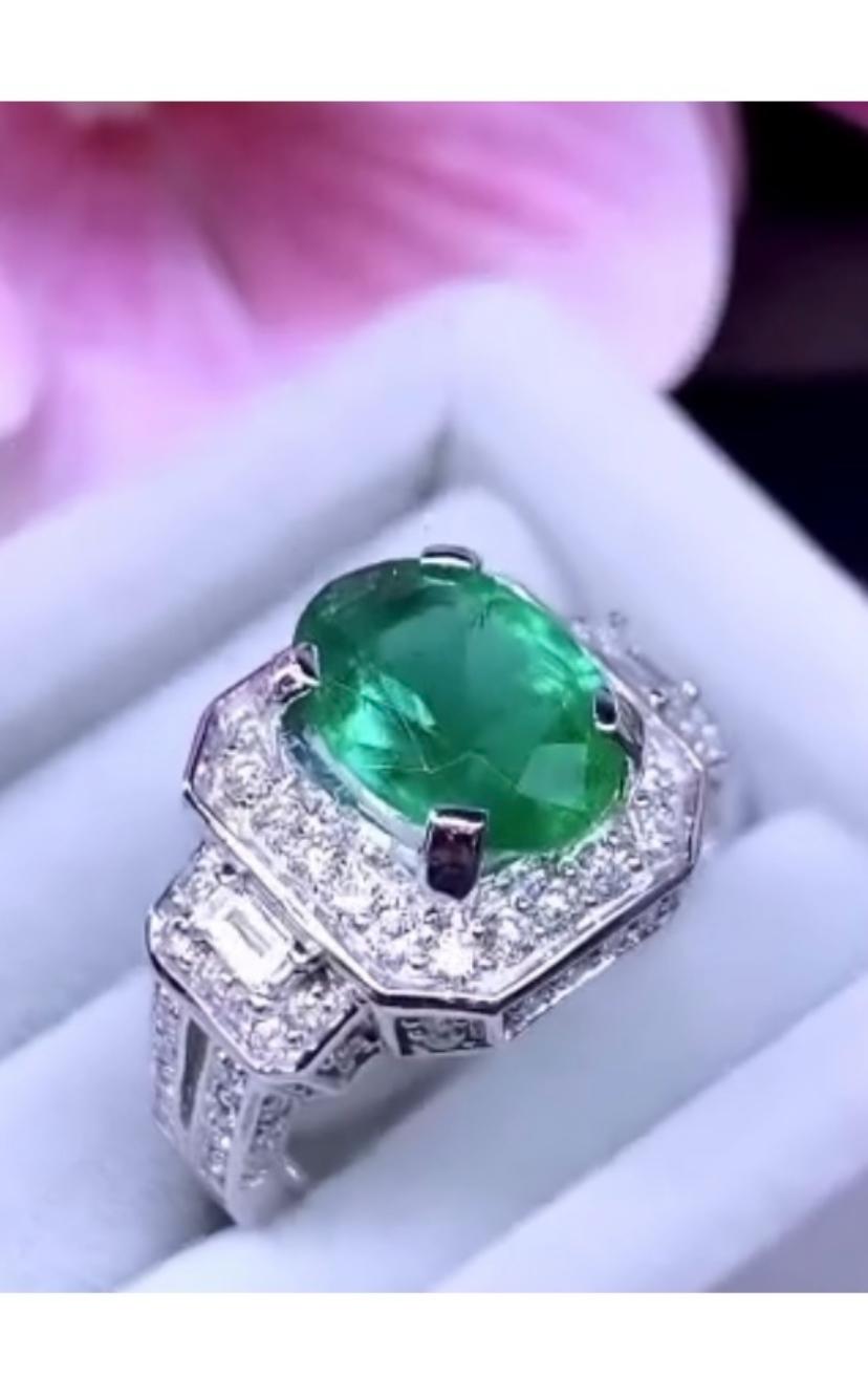 AIG Certified 3.20 Carats Zambian Emerald  1.20 Ct Diamonds 18K Gold Ring  In New Condition For Sale In Massafra, IT