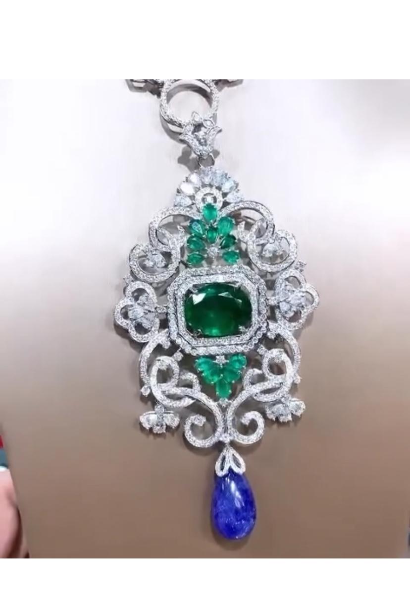 AIG Certified 32.00 Ct Tanzanite 15.00 Ct Emerald 12 Ct Diamonds Brooch/Pendant  In New Condition For Sale In Massafra, IT