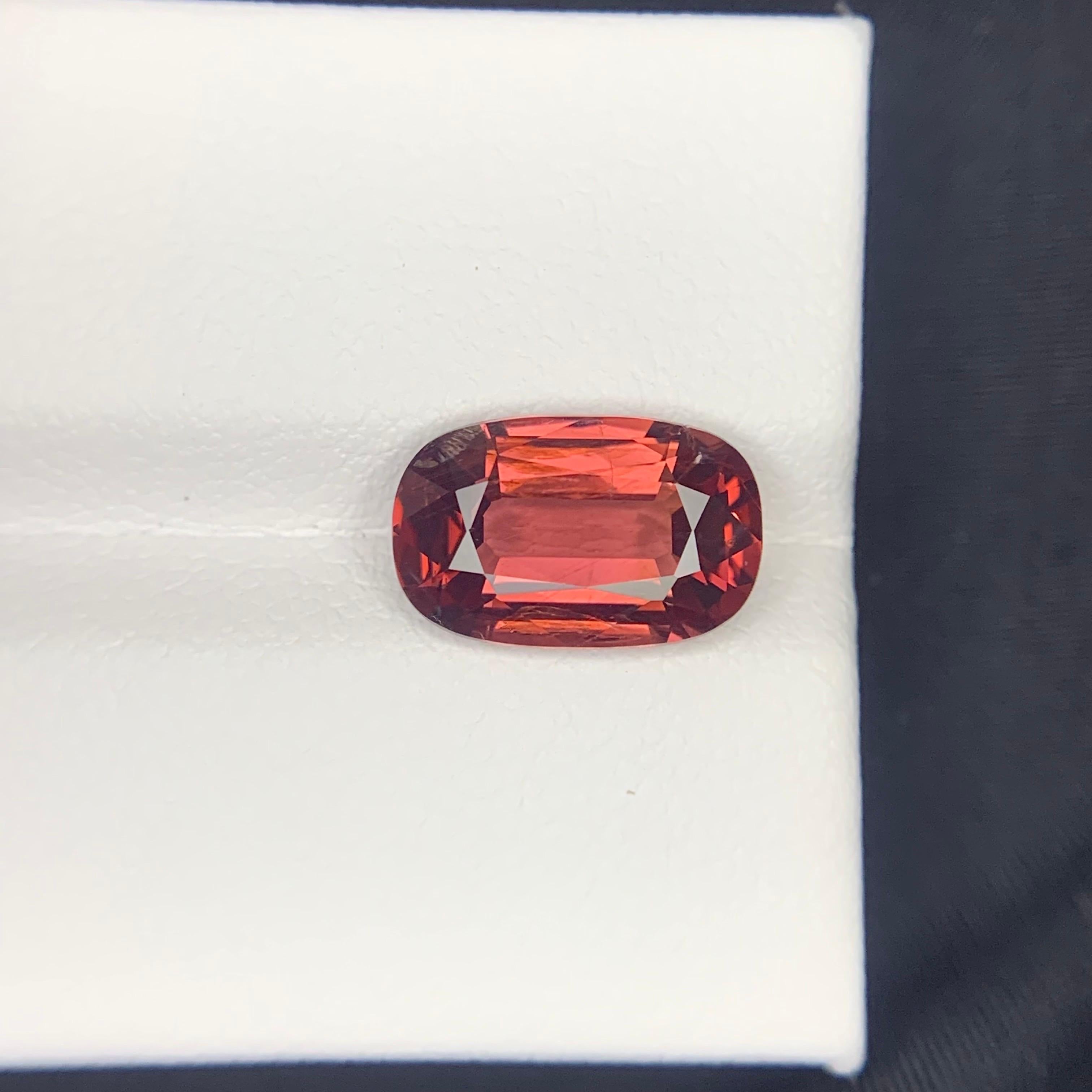 Gemma di spinello naturale sciolta da 3,21 carati certificata AIG proveniente dalla Tanzania, Africa in vendita 4