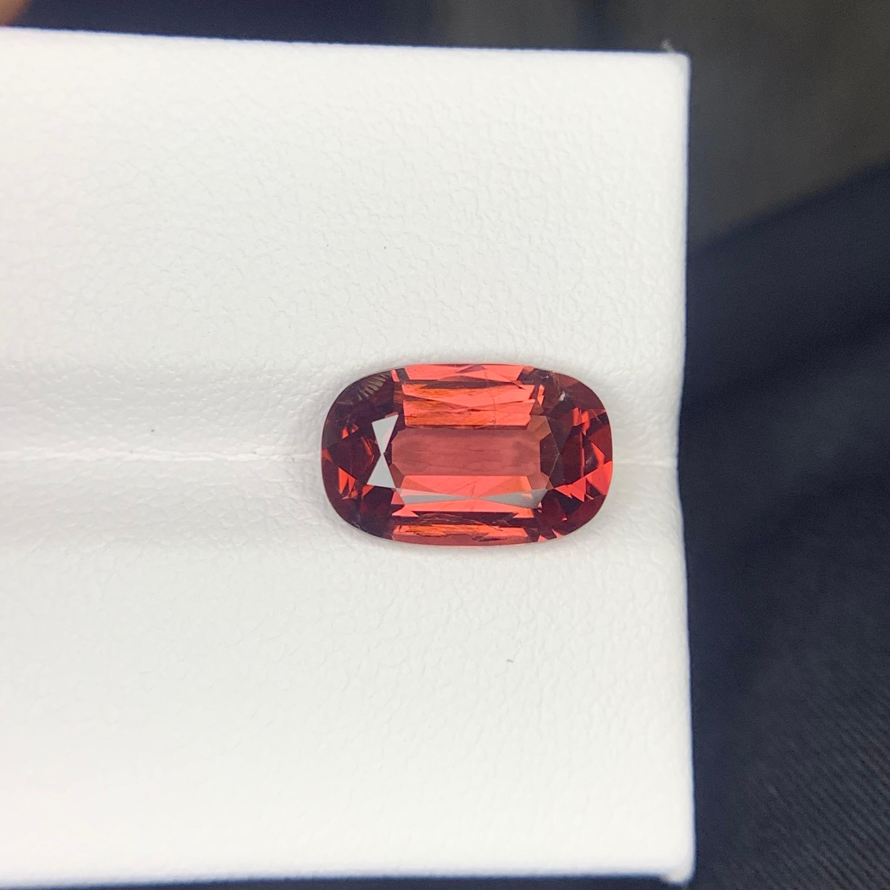 Gemma di spinello naturale sciolta da 3,21 carati certificata AIG proveniente dalla Tanzania, Africa in vendita 5