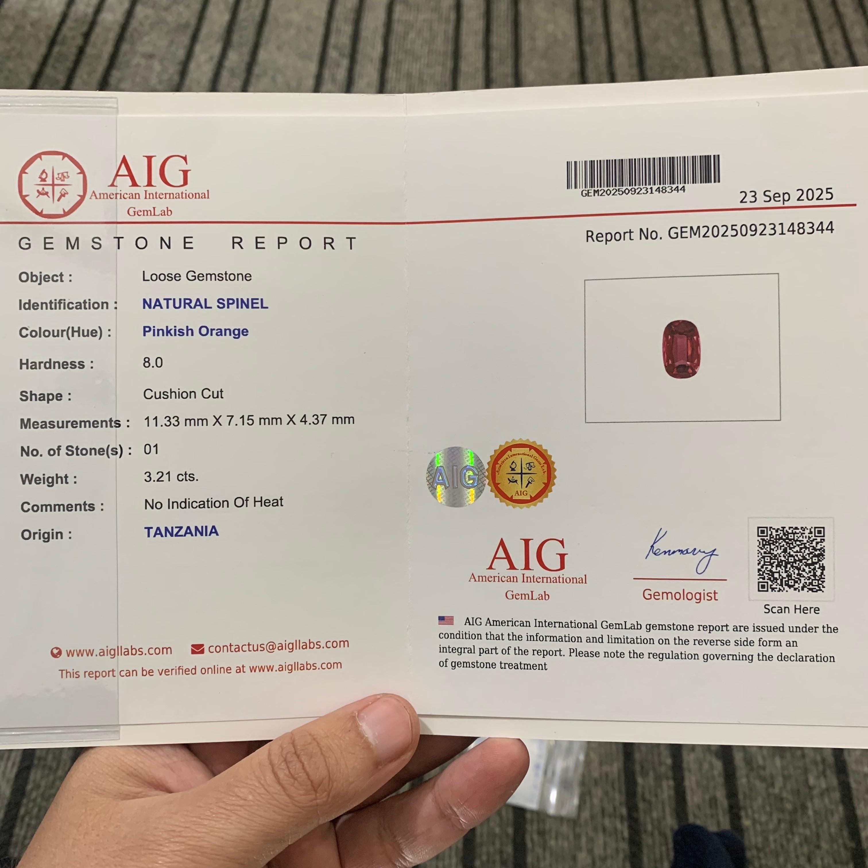 Gemma di spinello naturale sciolta da 3,21 carati certificata AIG proveniente dalla Tanzania, Africa in vendita 6