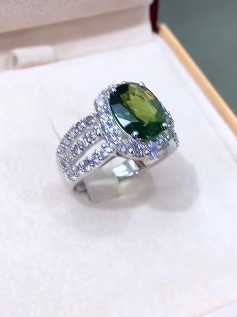 Bague en or 18 carats avec saphir vert certifié AIG de 3,25 carats et diamants de 1,45 carat Pour femmes en vente