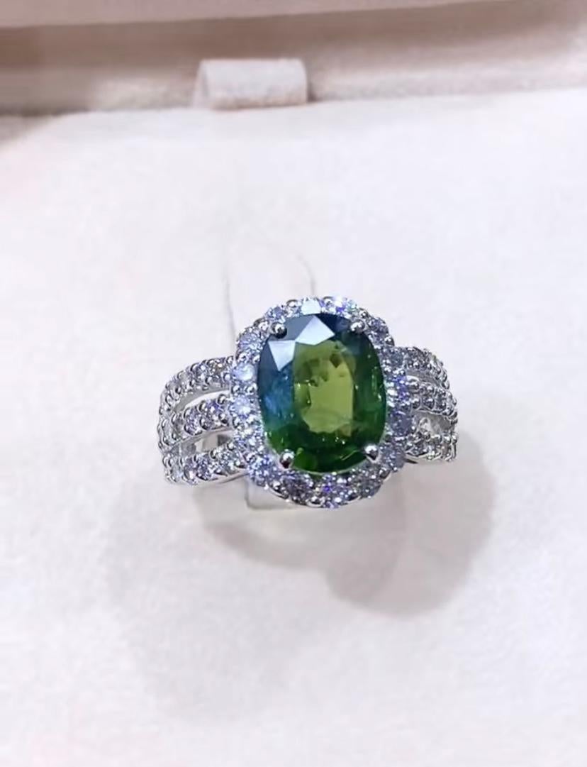 Bague en or 18 carats avec saphir vert certifié AIG de 3,25 carats et diamants de 1,45 carat en vente 2